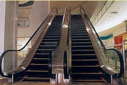 سلالم كهربائية