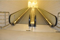 سلالم كهربائية